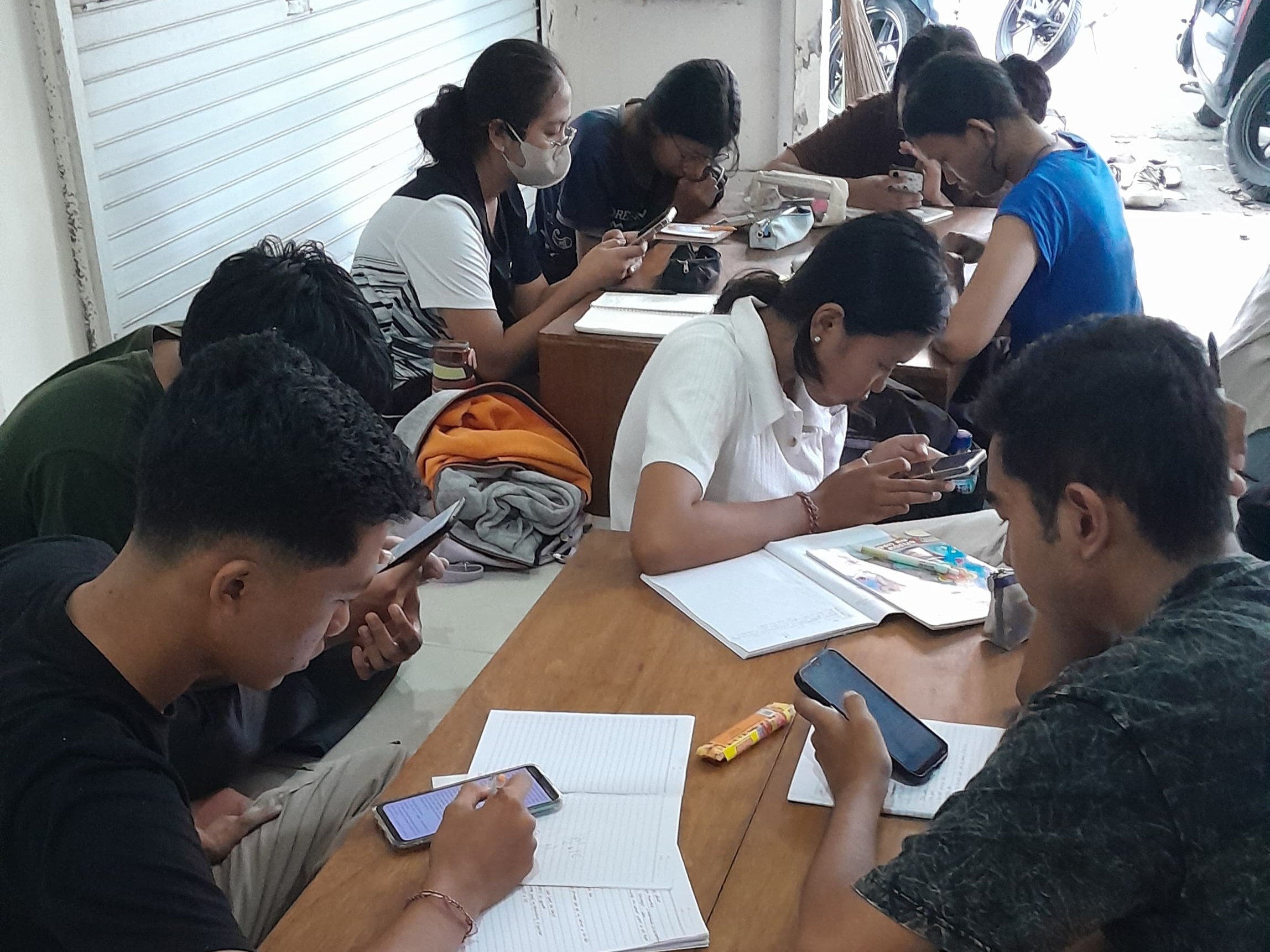 Siswa-siswi fokus mengerjakan Try Out TOKSEN